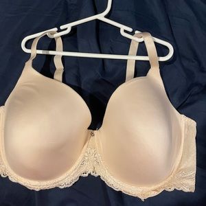 Newer Simply Vera/ Vera Wang Bra size 40DD cream color